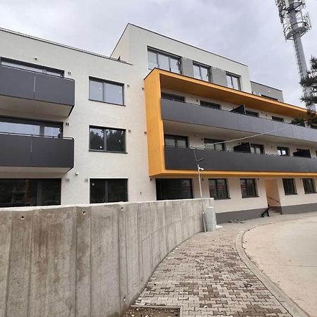 Air-Conditioned 2 Room Apartment, With Terrace, Rovinka 203 外观 照片