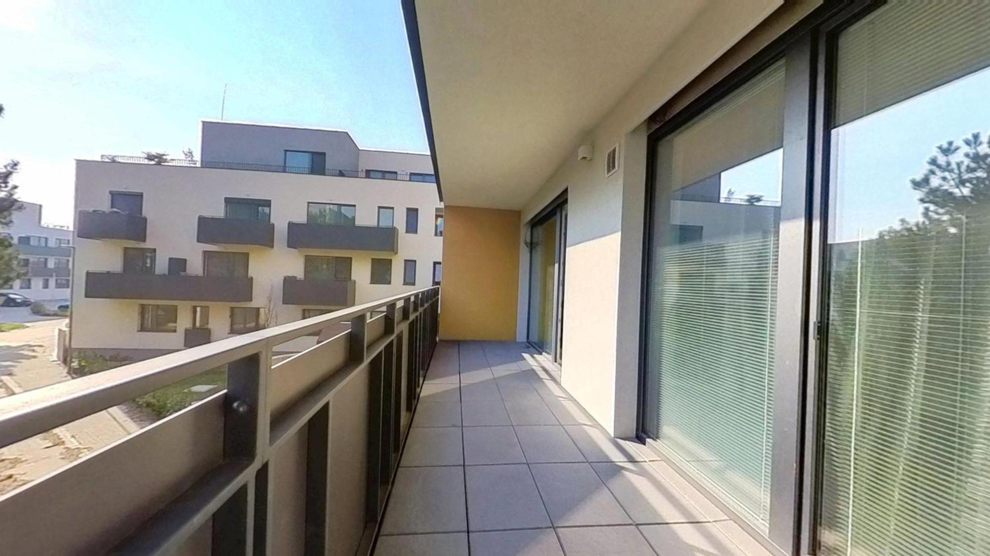 Air-Conditioned 2 Room Apartment, With Terrace, Rovinka 203 外观 照片