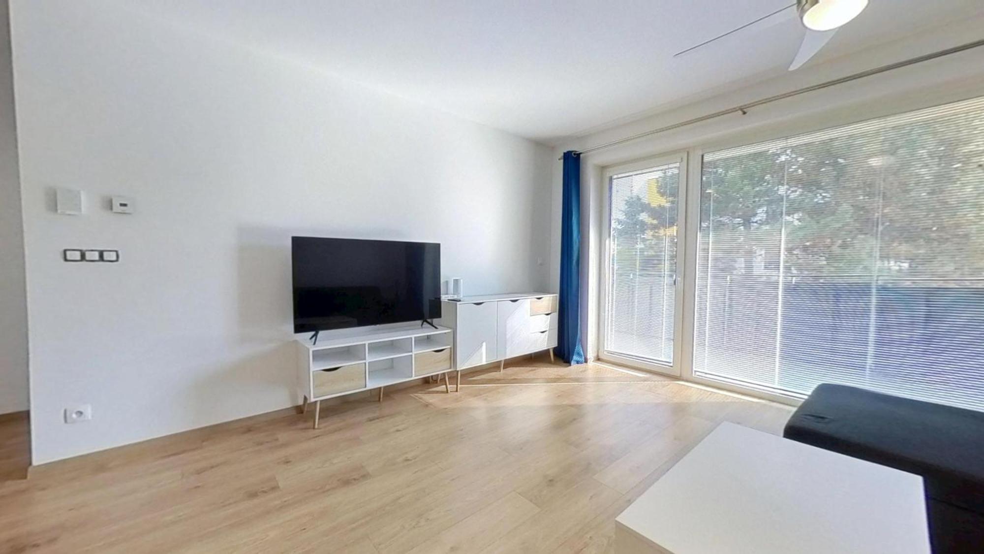 Air-Conditioned 2 Room Apartment, With Terrace, Rovinka 203 外观 照片
