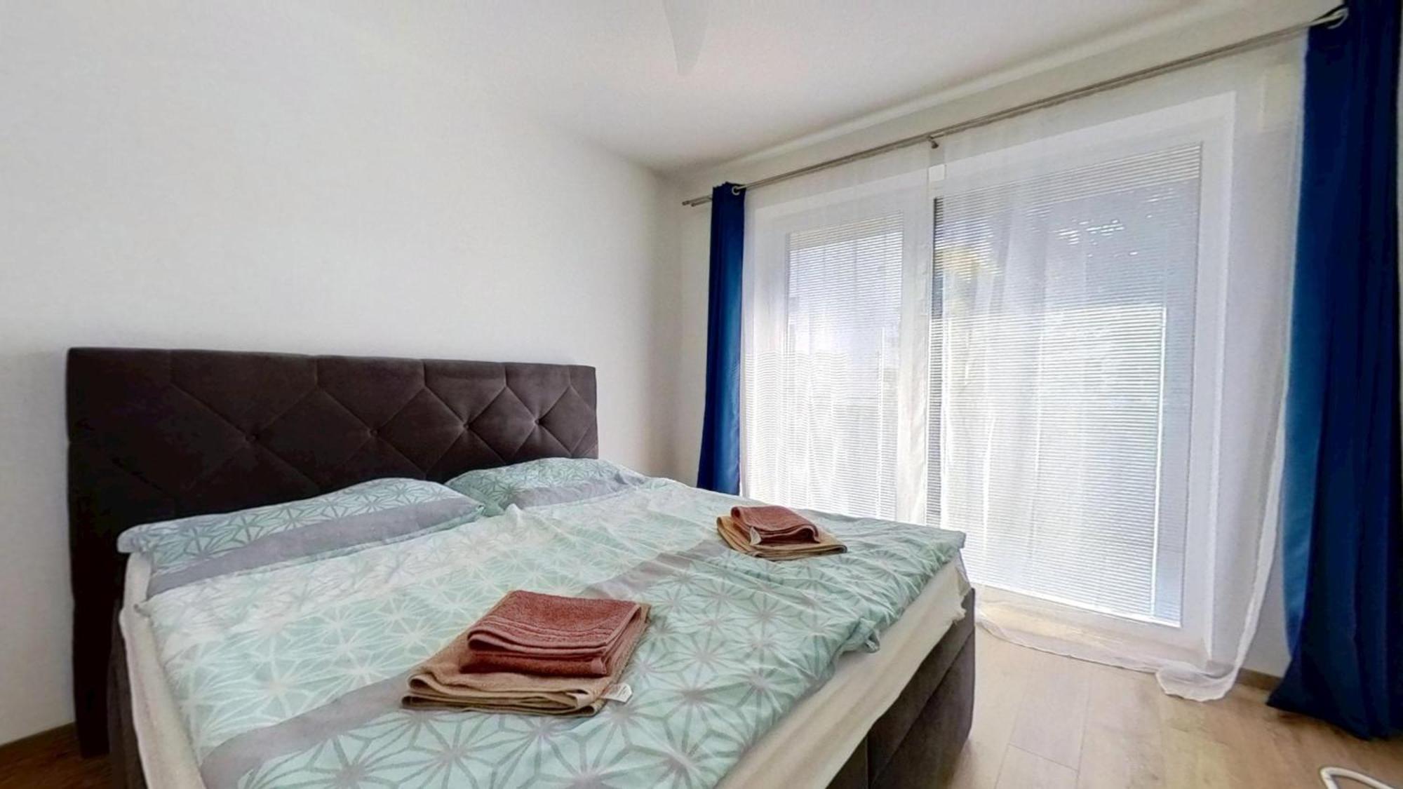 Air-Conditioned 2 Room Apartment, With Terrace, Rovinka 203 外观 照片