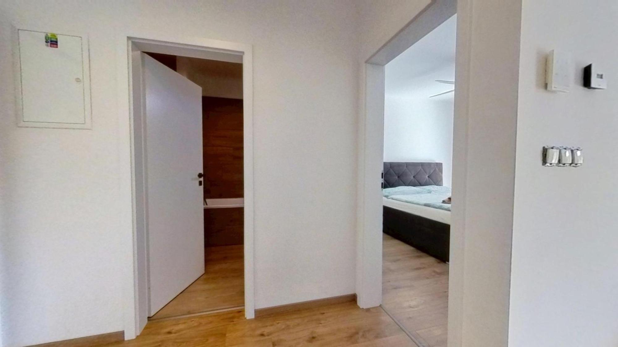 Air-Conditioned 2 Room Apartment, With Terrace, Rovinka 203 外观 照片