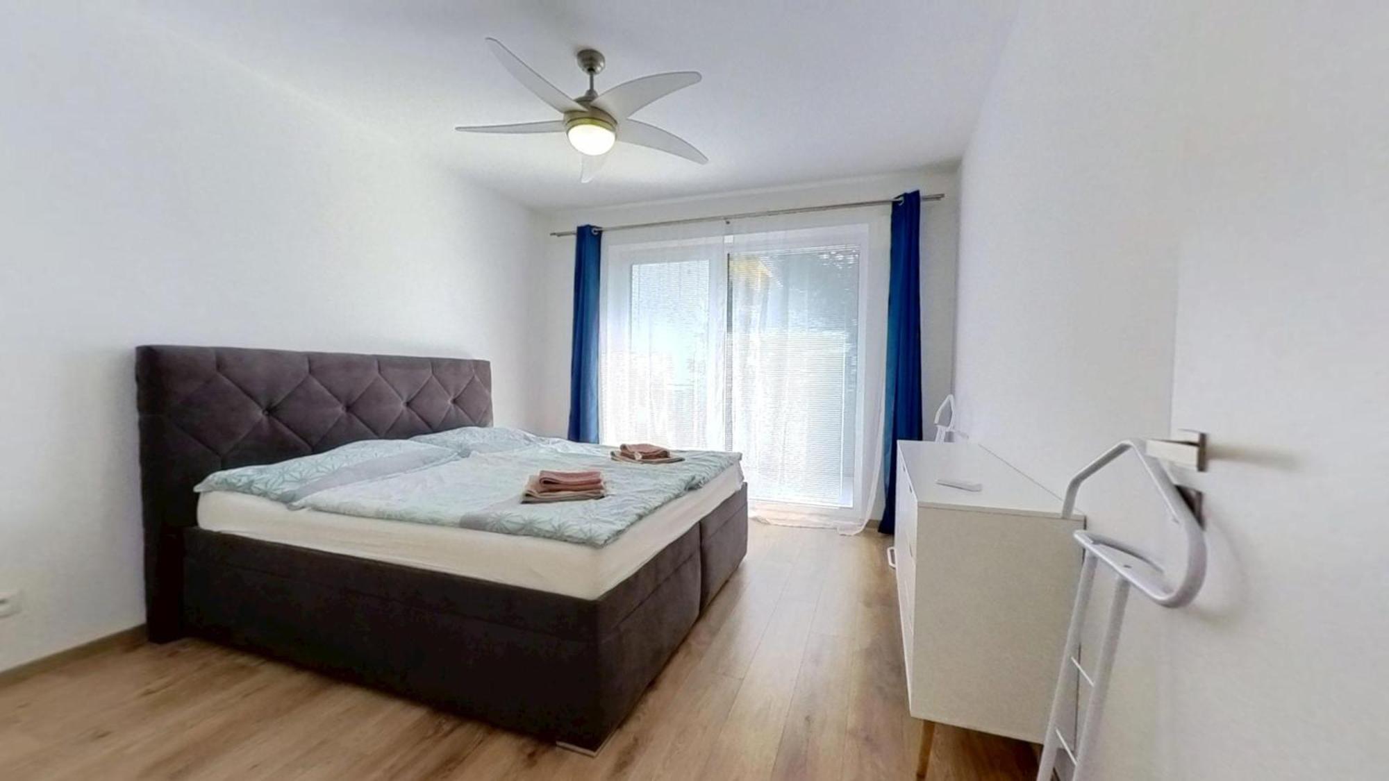 Air-Conditioned 2 Room Apartment, With Terrace, Rovinka 203 外观 照片